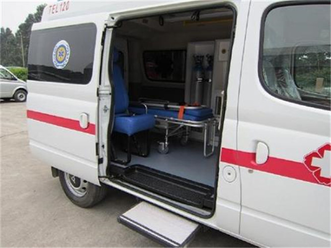 达拉特救护车出租服务案例7